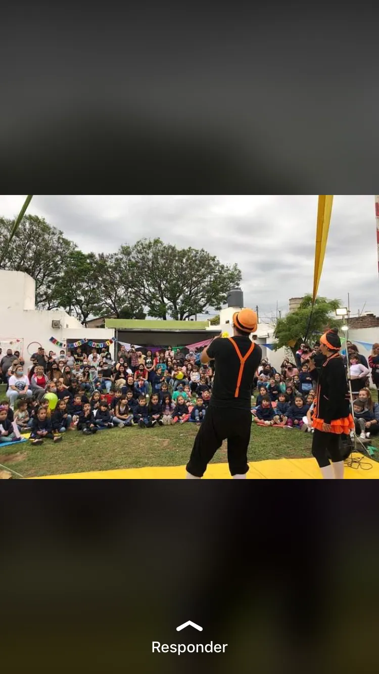 Kermés y juegos al aire libre con muchos chicos